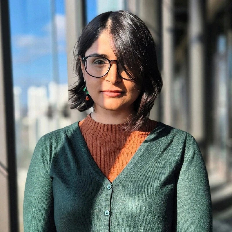 //www.loonawell.com/cdn/shop/files/team-member-eiesha.webp?v=1758615062