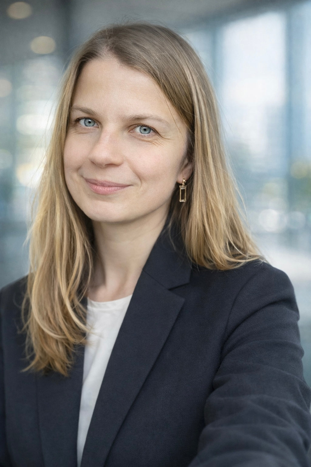 //www.loonawell.com/cdn/shop/files/Joanna_photo.jpg?v=1770035406